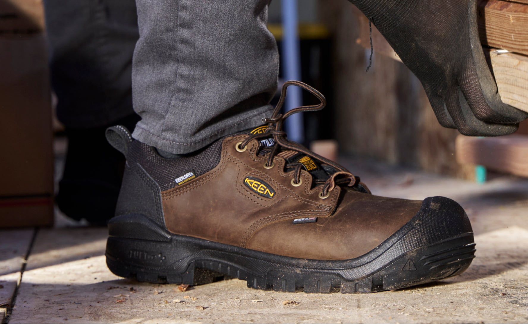 Men's Independence Oxford Waterproof Shoe (Carbon Toe)  |  Dark Earth/Black - Image 7