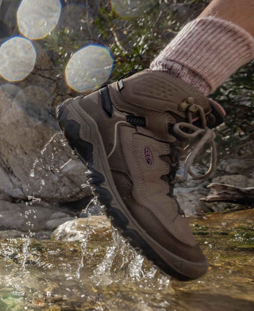 Women's Targhee IV Wide Waterproof Hiking Boot | Brindle/Nostalgia Rose - Image 9